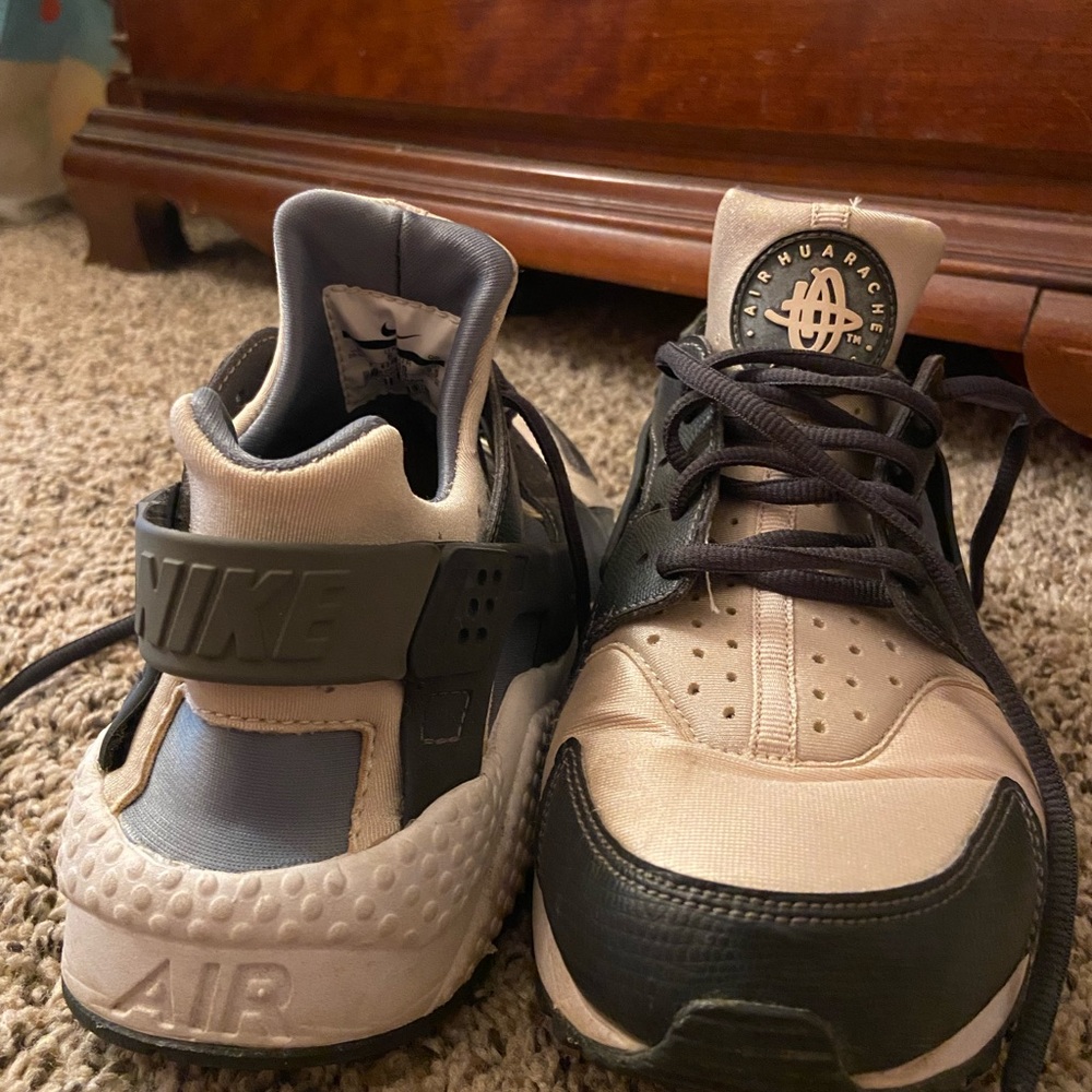 8.5 Womens nike air huraches